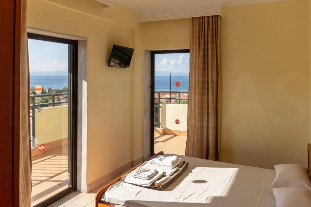 Villa Panorama Hotel Polychrono Exterior photo